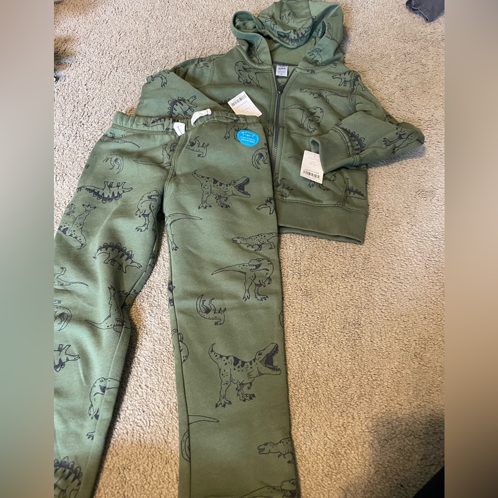Carters boys matching zip up set NWT SIZE 5t